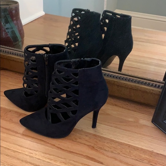 Cleopatra Black Suede Heel, size 6.5, side zipper - Picture 3 of 10